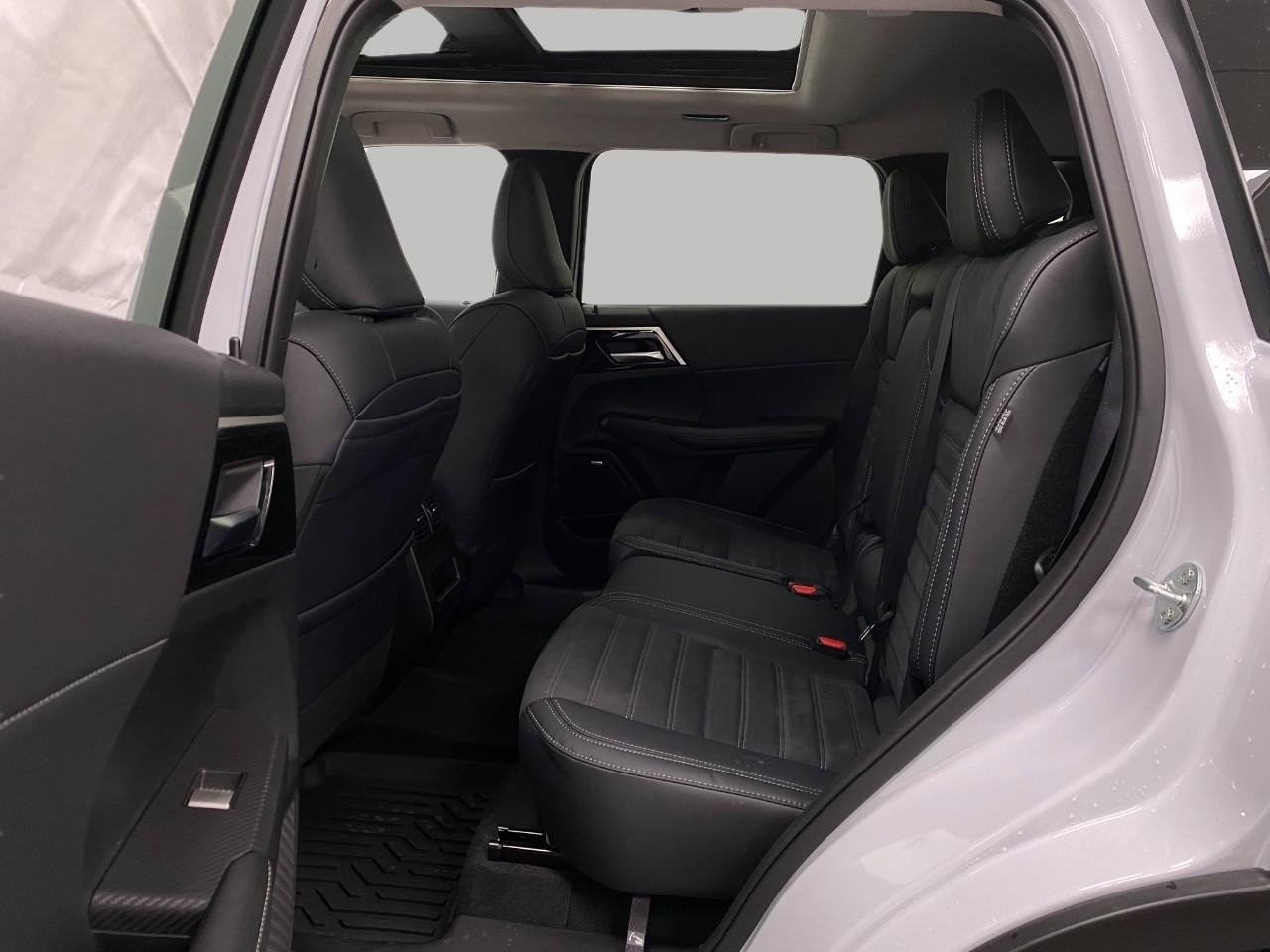 New 2026 Mitsubishi Outlander SE image 31