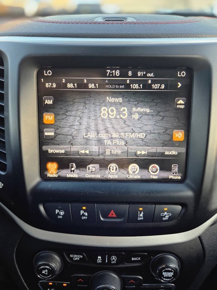 Used 2016 Jeep Cherokee Trailhawk w/ Comfort/Convenience Group AWD/4WD image 33