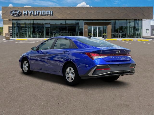 New 2025 Hyundai Elantra SE image 6