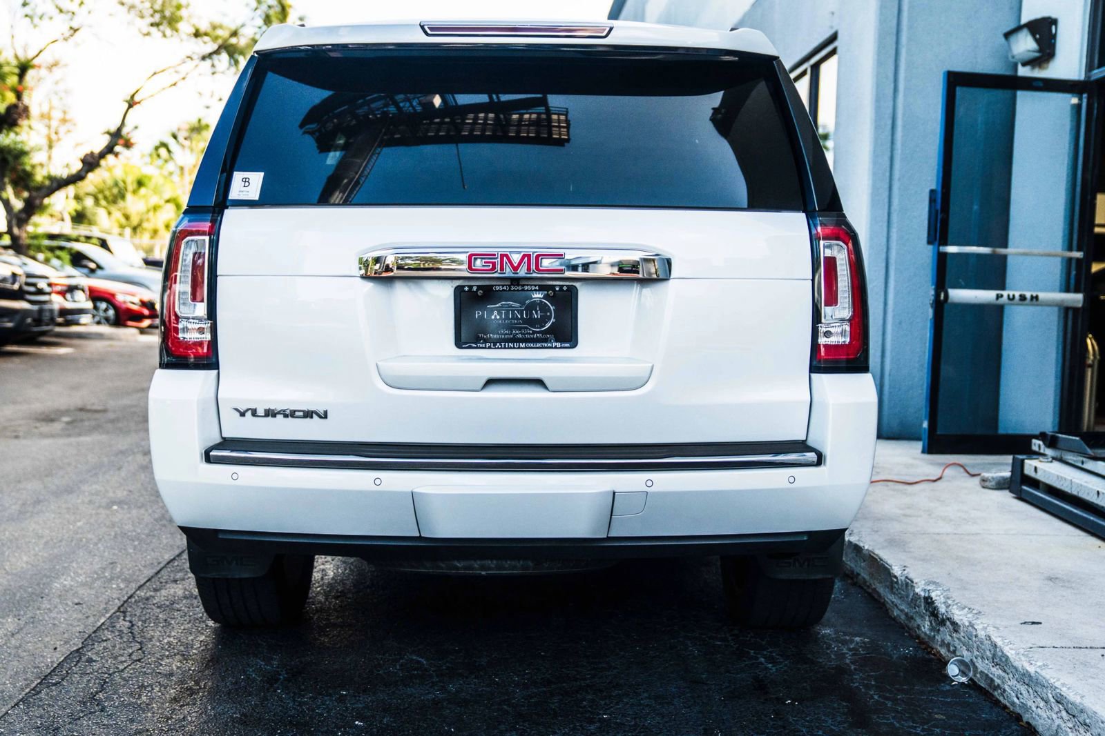 Used 2018 GMC Yukon Denali w/ Open Road Package RWD image 13
