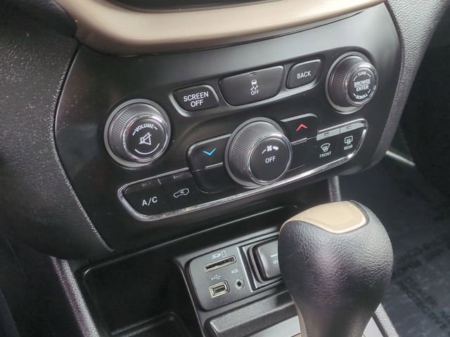 Used 2014 Jeep Cherokee Latitude FWD image 36