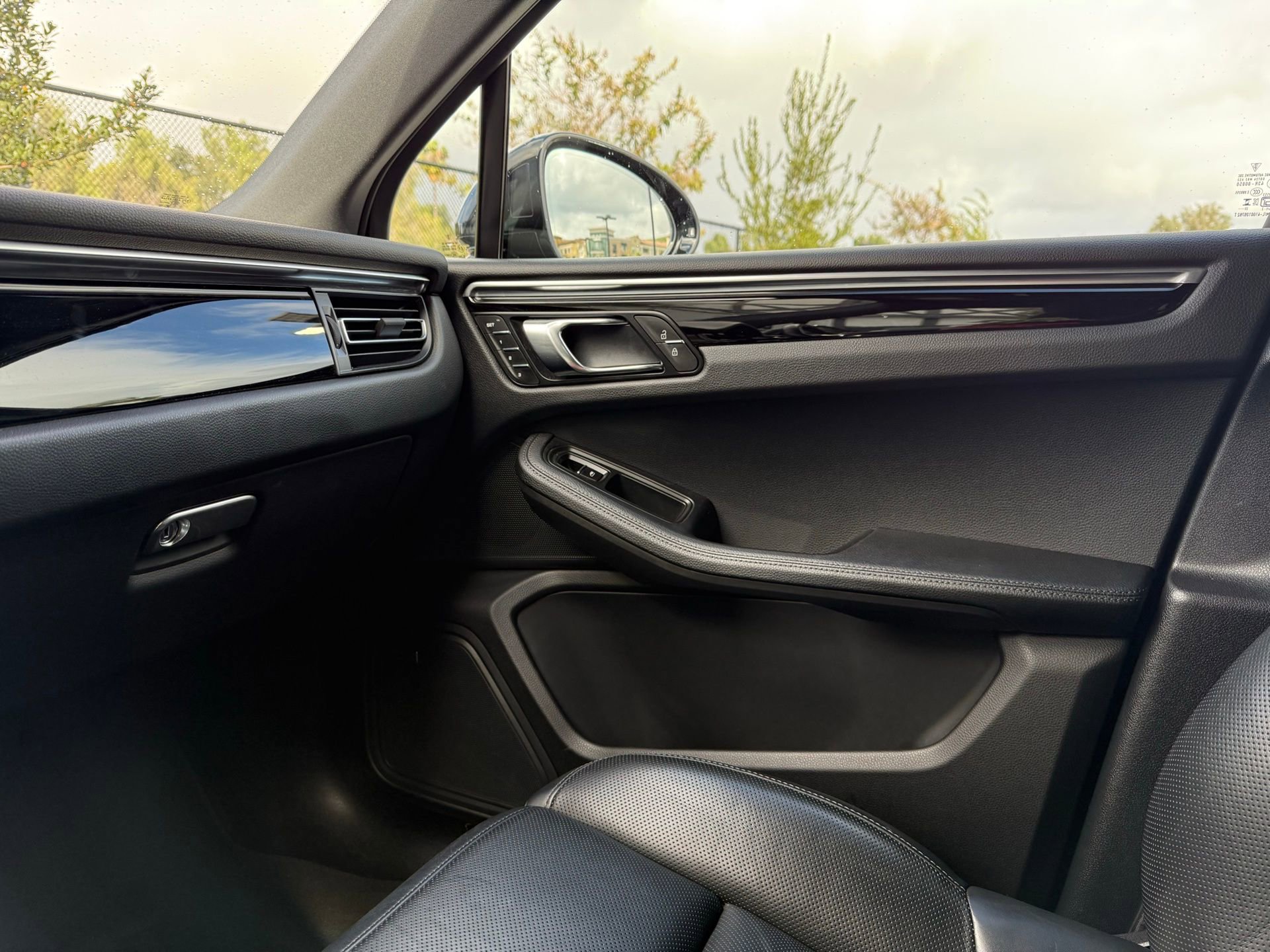 Certified 2024 Porsche Macan image 24