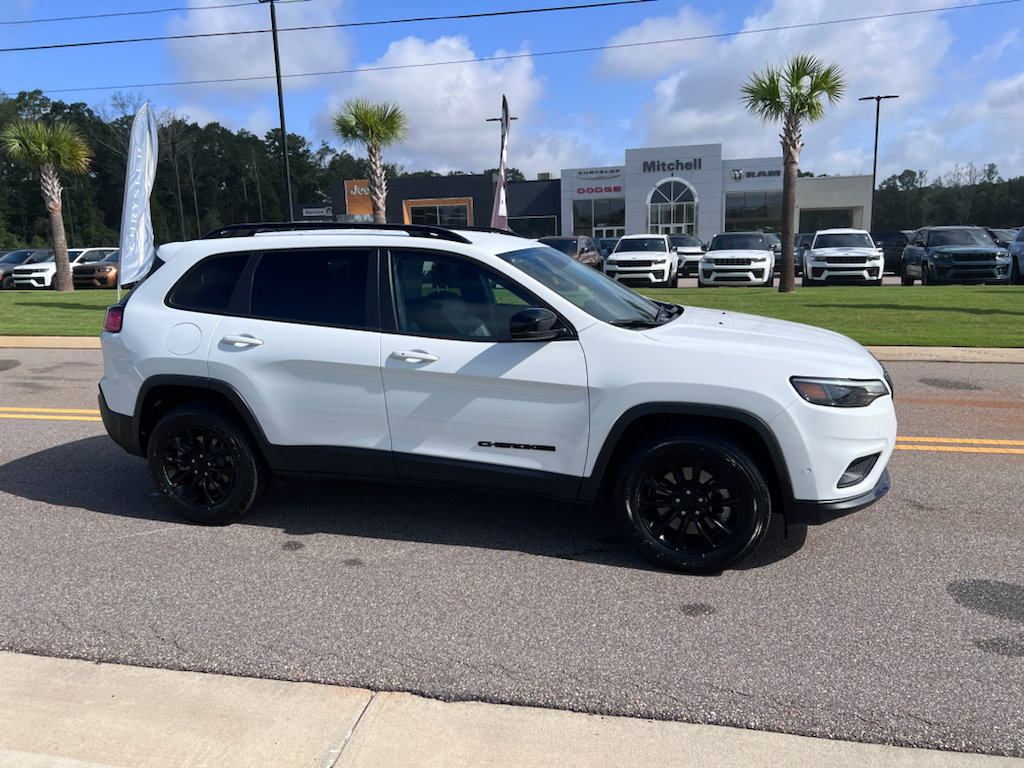 Certified 2023 Jeep Cherokee Altitude Lux AWD/4WD image 4