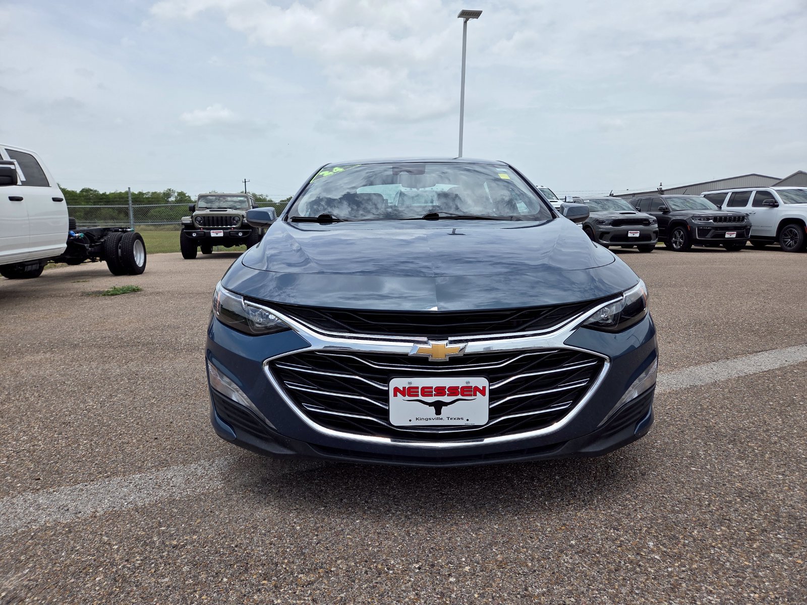 Used 2024 Chevrolet Malibu LT FWD image 2