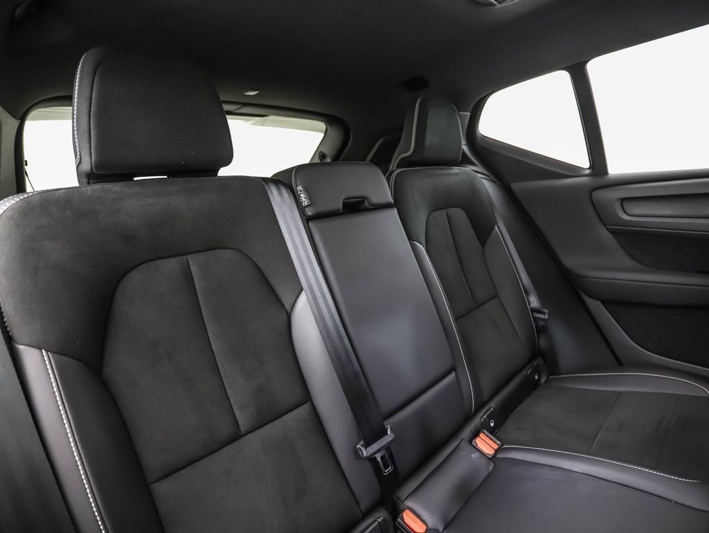 Used 2021 Volvo XC40 T5 R-Design w/ Protection Package Premier image 28