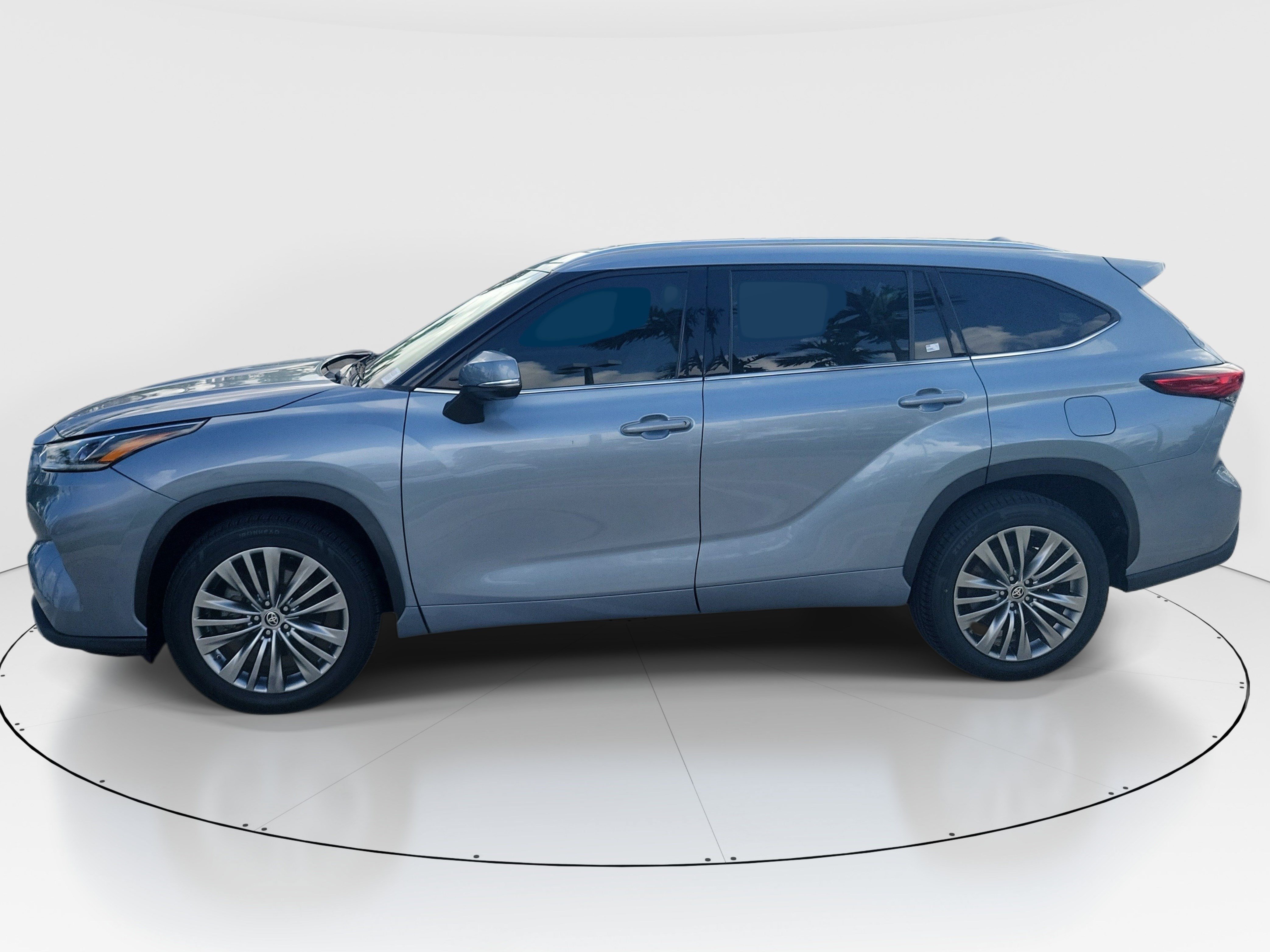 Used 2022 Toyota Highlander Platinum FWD image 4