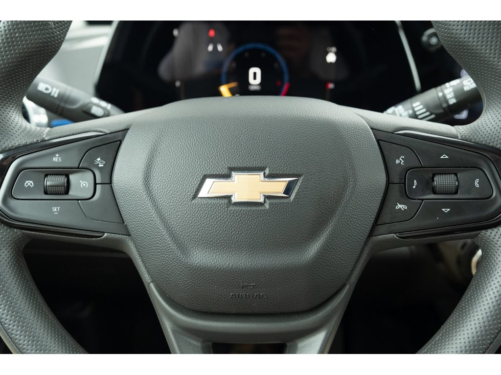 Used 2025 Chevrolet Trax LT FWD image 16