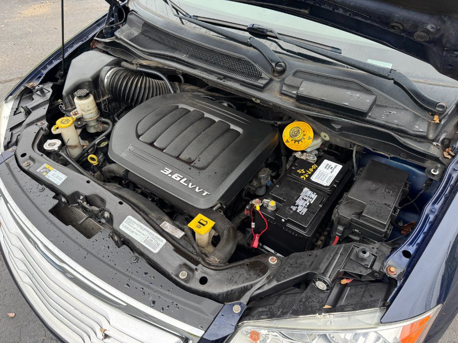 Used 2015 Chrysler Town & Country Touring w/ Driver Convenience Group FWD image 24