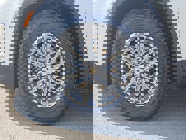 Used 2023 Chevrolet Traverse LT image 46