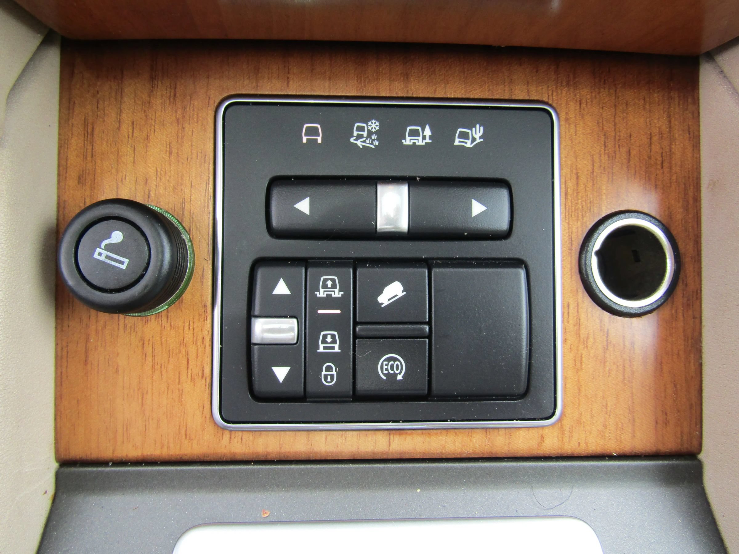 Used 2016 Land Rover LR4 HSE LUX AWD/4WD image 30