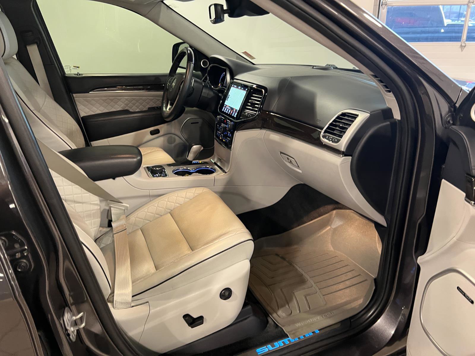 Used 2020 Jeep Grand Cherokee Summit image 40