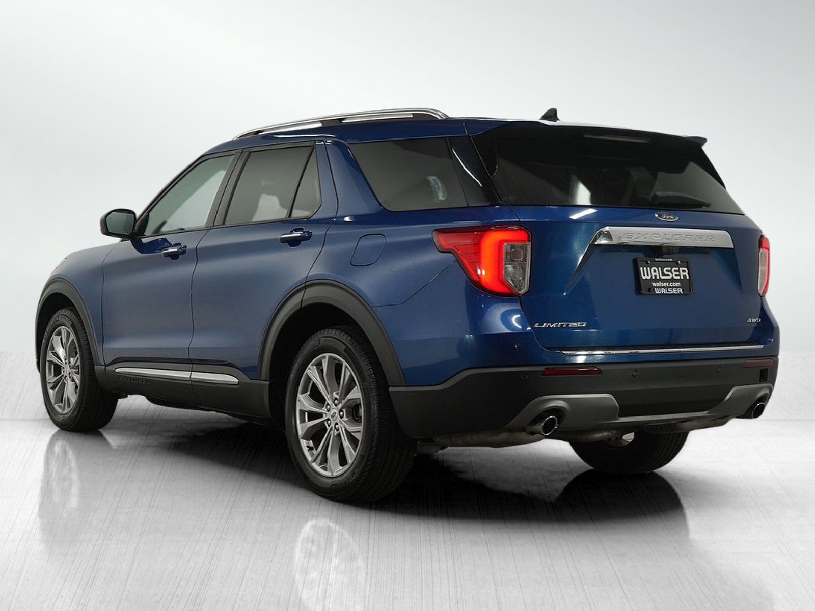 Used 2023 Ford Explorer Limited image 3