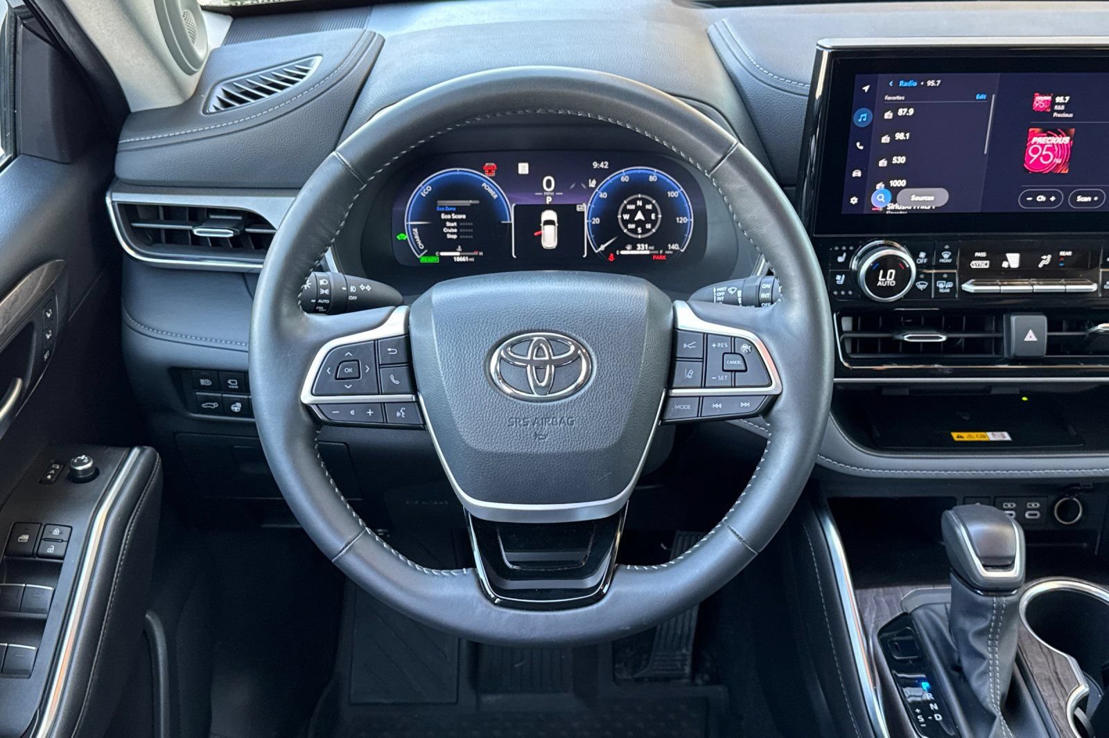 Used 2025 Toyota Highlander Limited AWD/4WD image 15