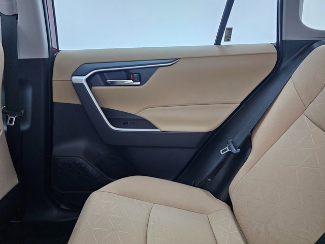Used 2025 Toyota RAV4 XLE Premium image 33