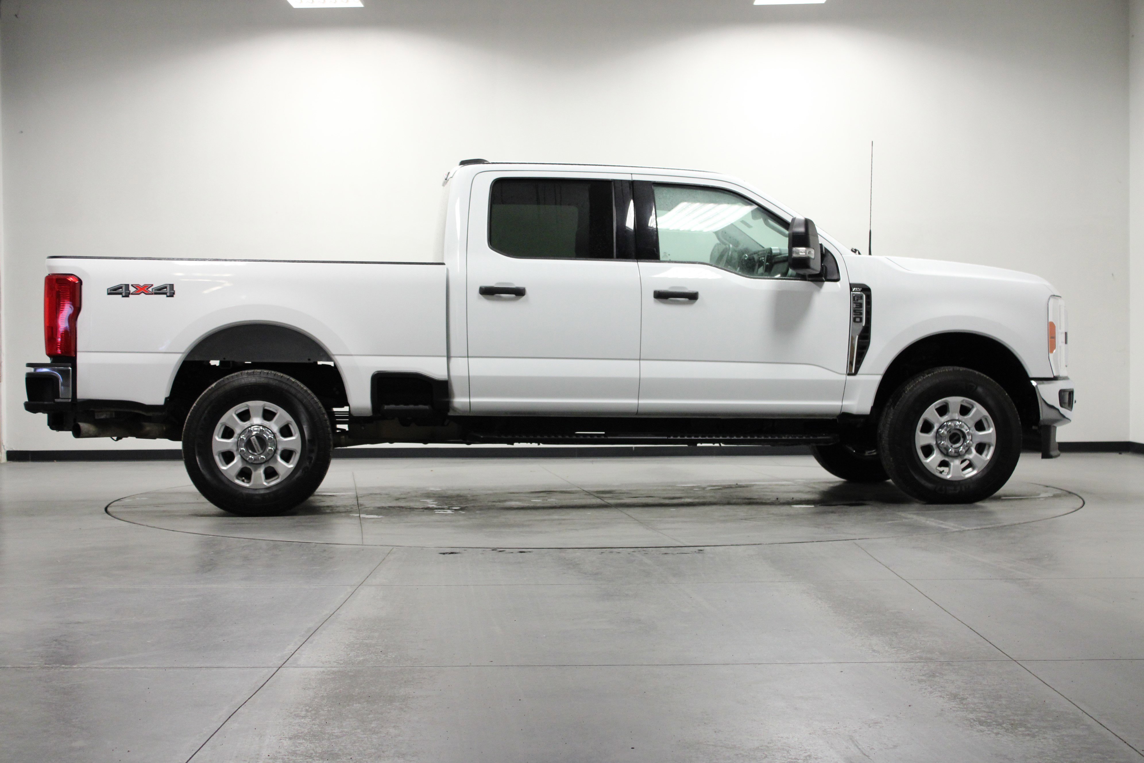 Used 2023 Ford F350 XLT image 3
