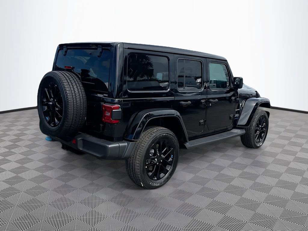 Used 2023 Jeep Wrangler Unlimited Sahara w/ Cold Weather Group AWD/4WD image 6