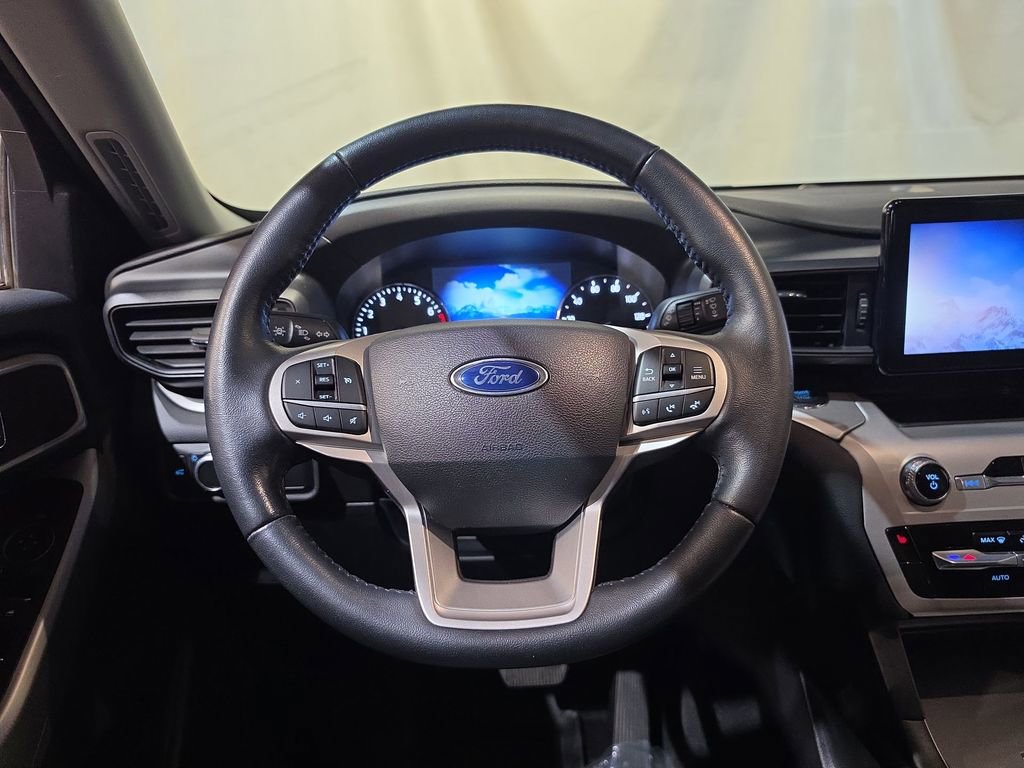 Used 2022 Ford Explorer XLT AWD/4WD image 11