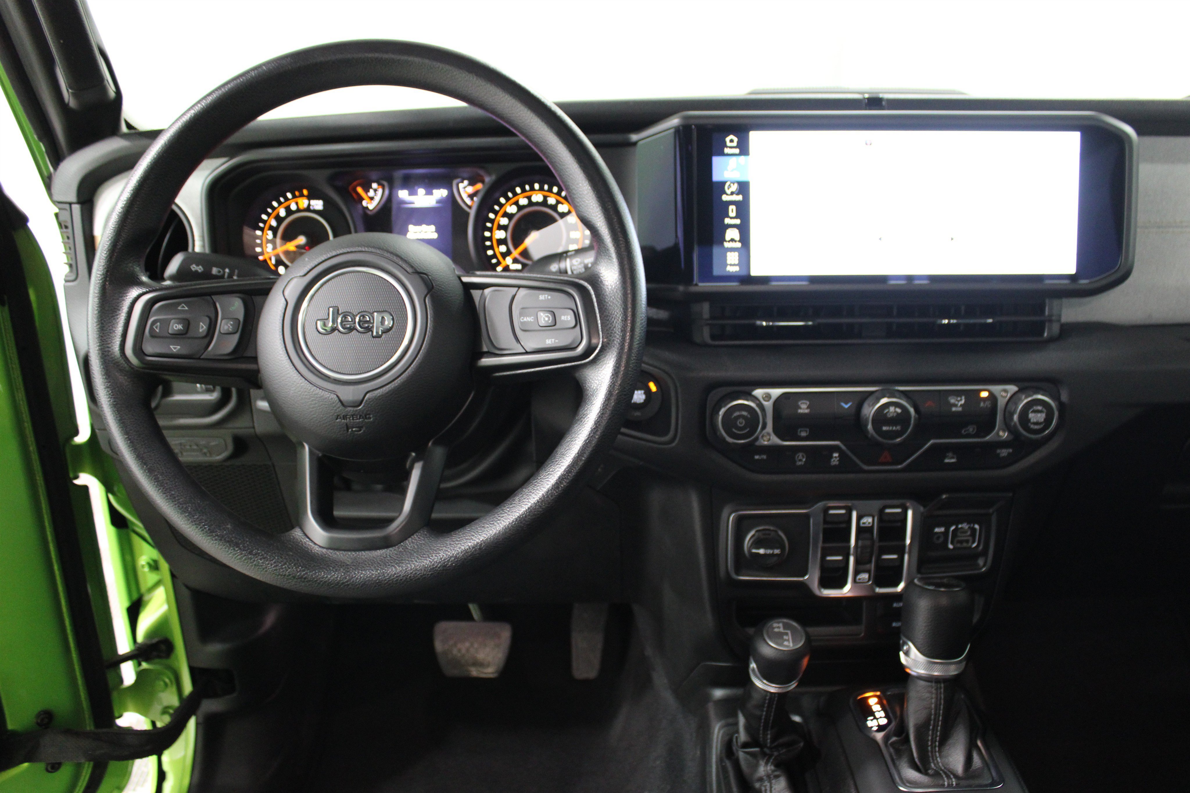 Used 2025 Jeep Gladiator Sport AWD/4WD image 3