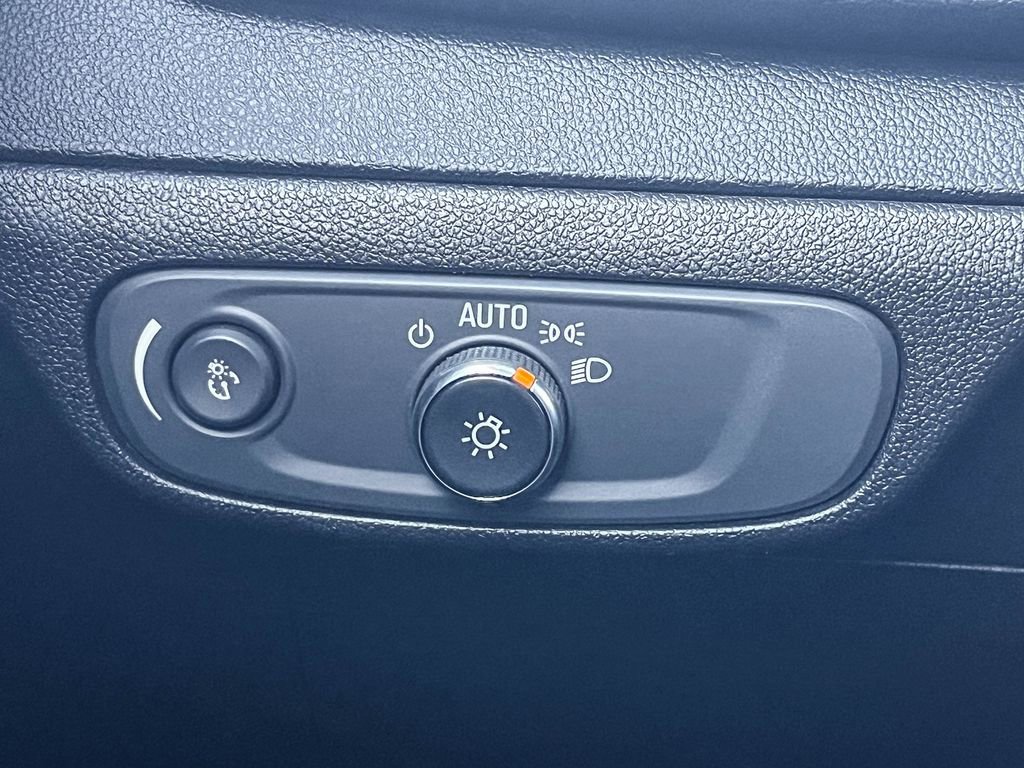 Used 2022 Chevrolet Bolt EUV LT image 44