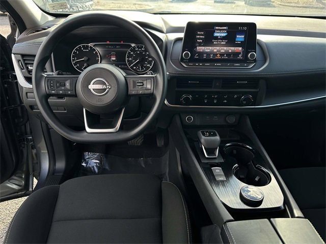 Used 2023 Nissan Rogue S image 2