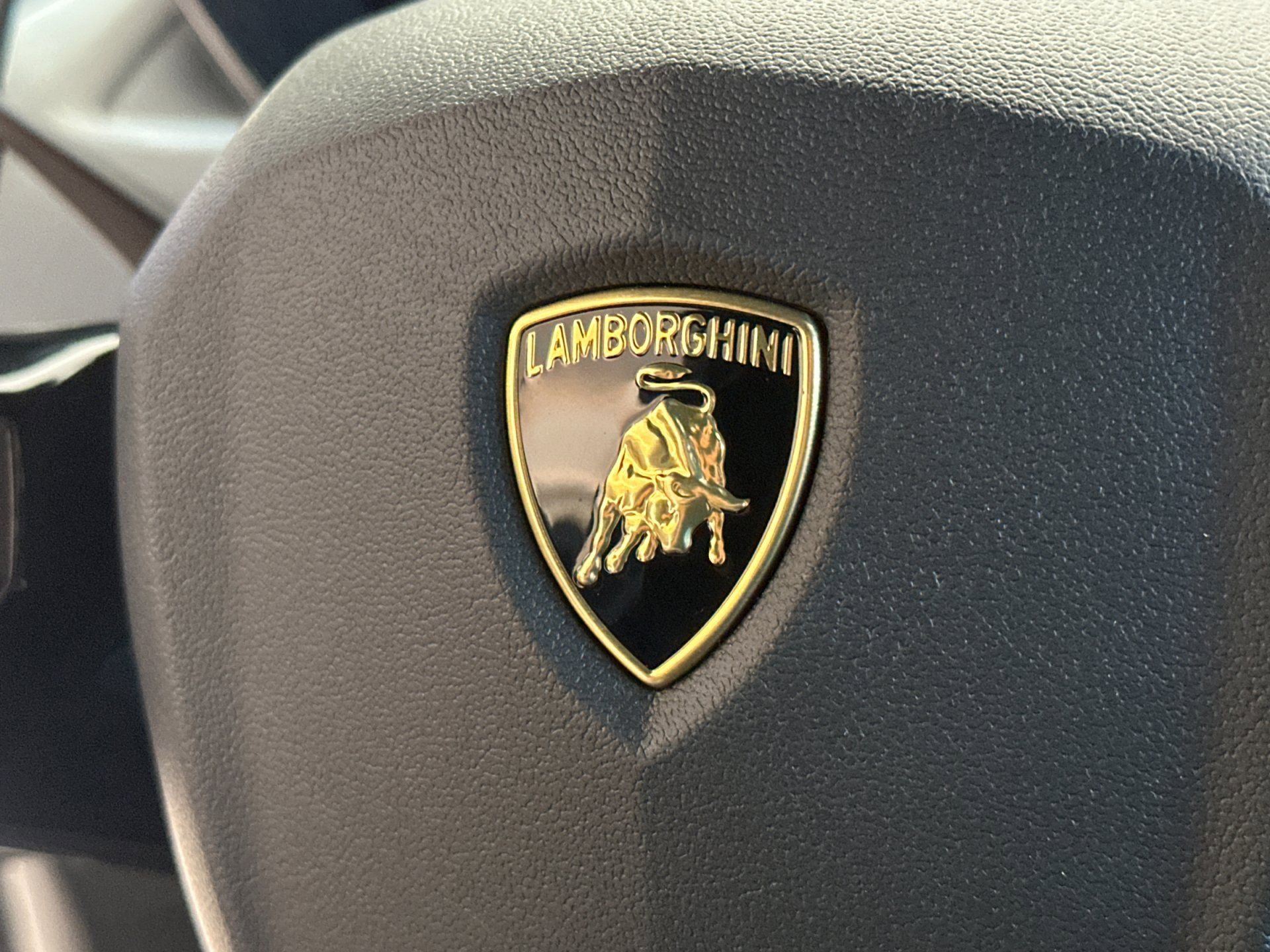 Used 2021 Lamborghini Aventador SVJ image 31