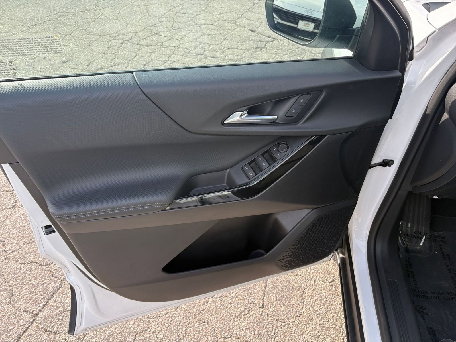Used 2025 Chevrolet Equinox LT FWD image 18