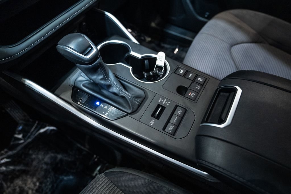 Used 2024 Toyota Highlander LE image 18