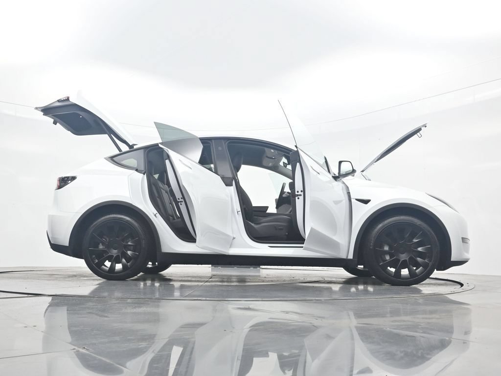 Used 2023 Tesla Model Y Long Range AWD/4WD image 41