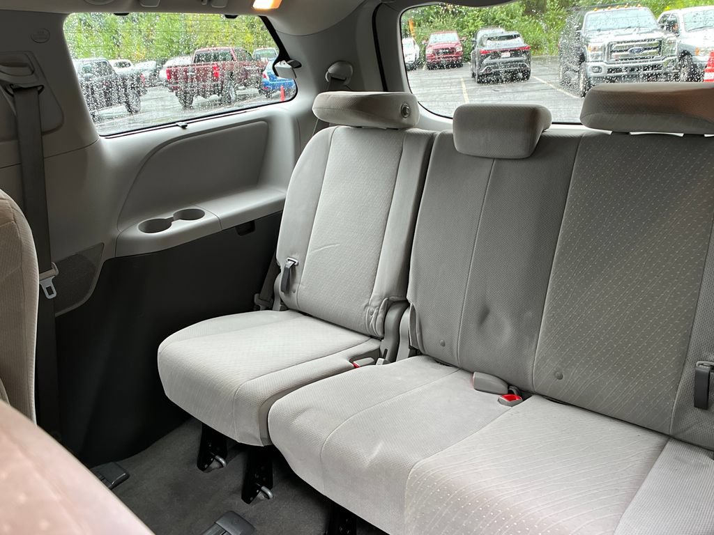 Used 2018 Toyota Sienna LE AWD/4WD image 21