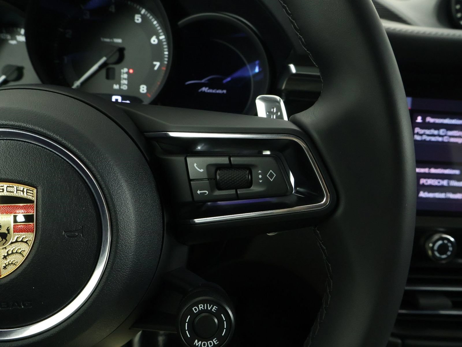 Certified 2026 Porsche Macan AWD/4WD image 15