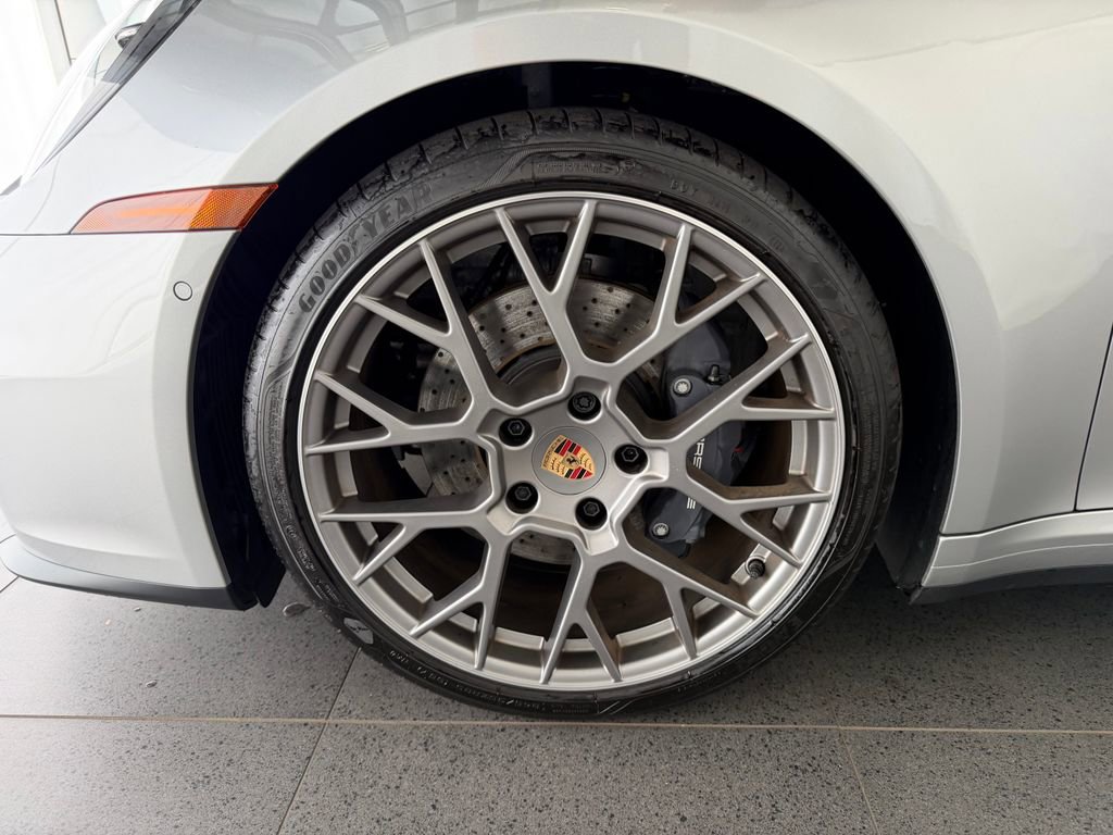 Used 2025 Porsche 911 Carrera RWD image 10