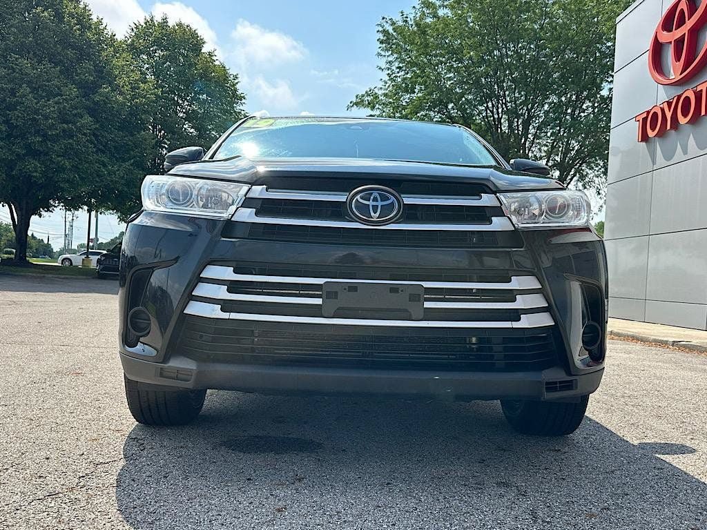 Used 2019 Toyota Highlander LE AWD/4WD image 11