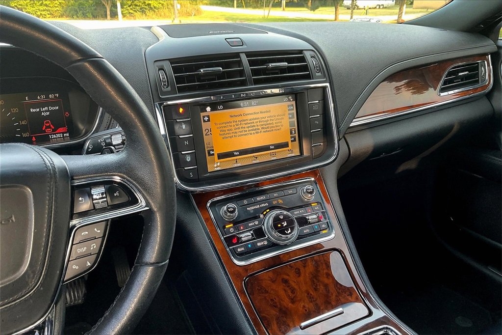 Used 2019 Lincoln Continental Premiere image 6