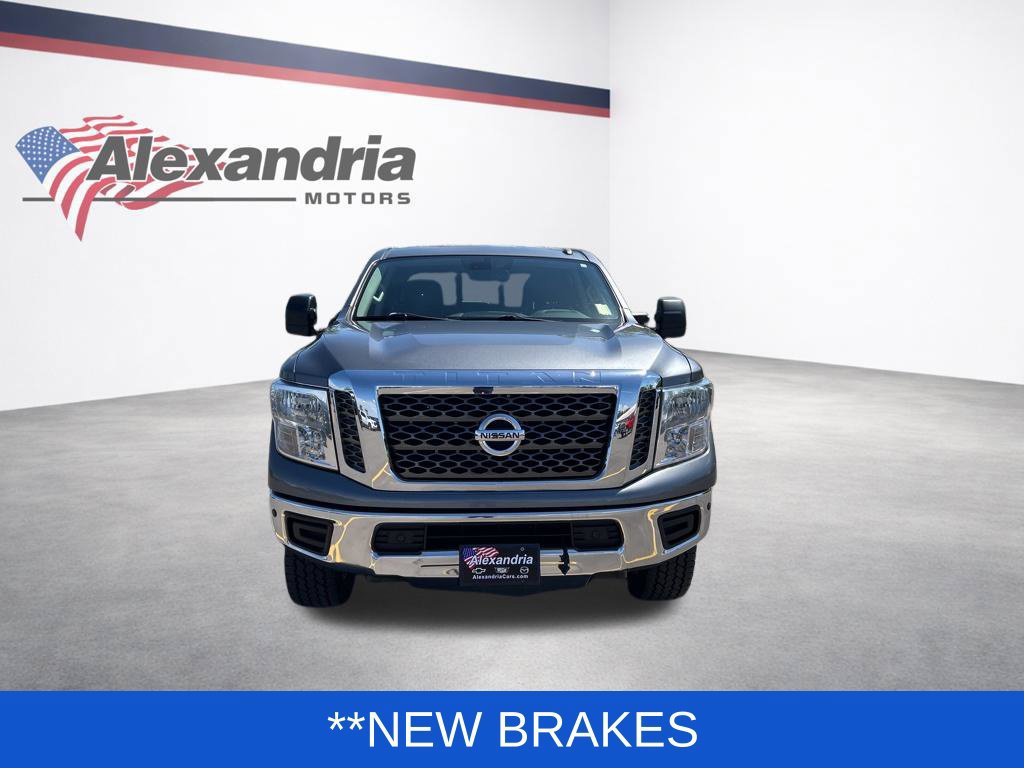 Used 2018 Nissan Titan SV w/ SV Convenience Package AWD/4WD image 2