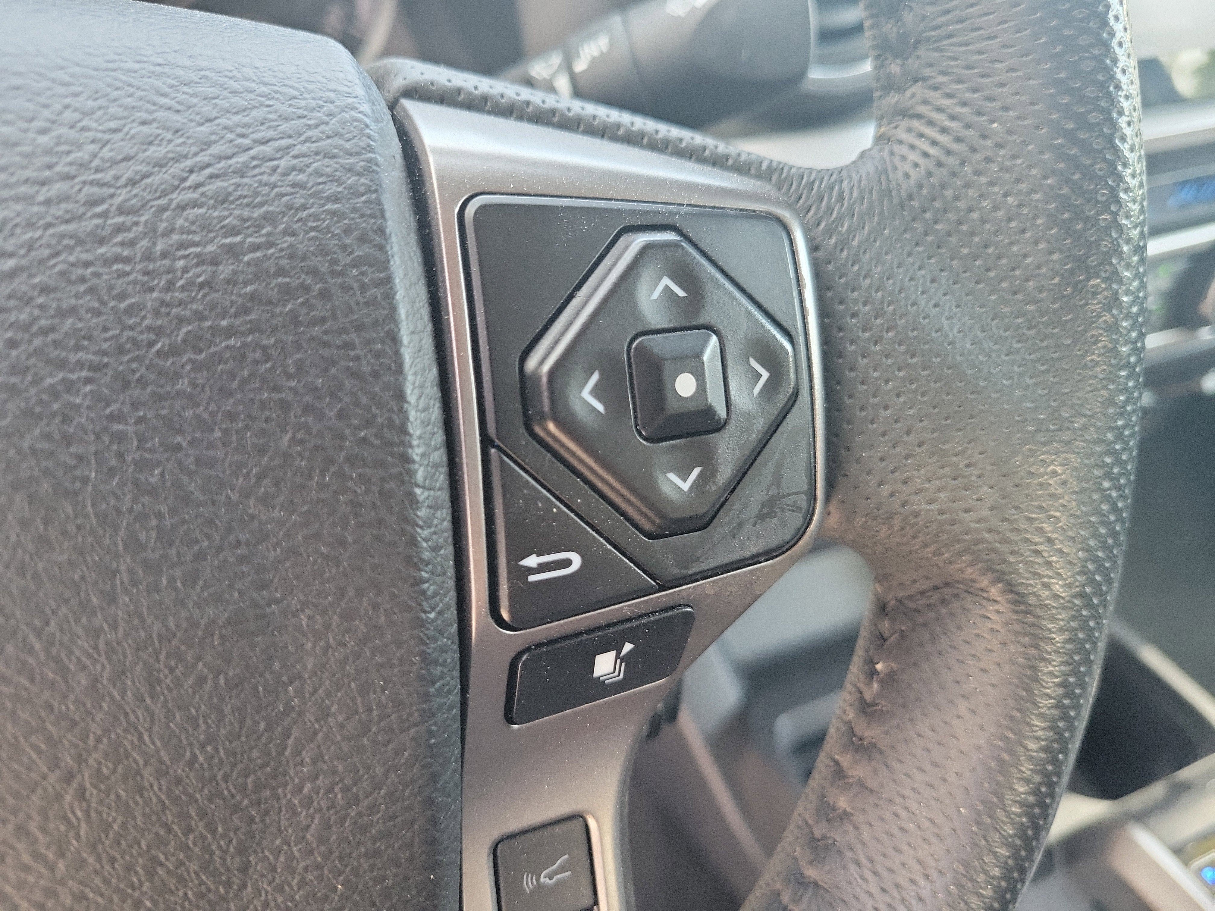 Used 2023 Toyota Tacoma SR5 AWD/4WD image 28