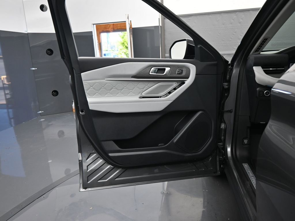 New 2025 Ford Explorer Platinum image 12