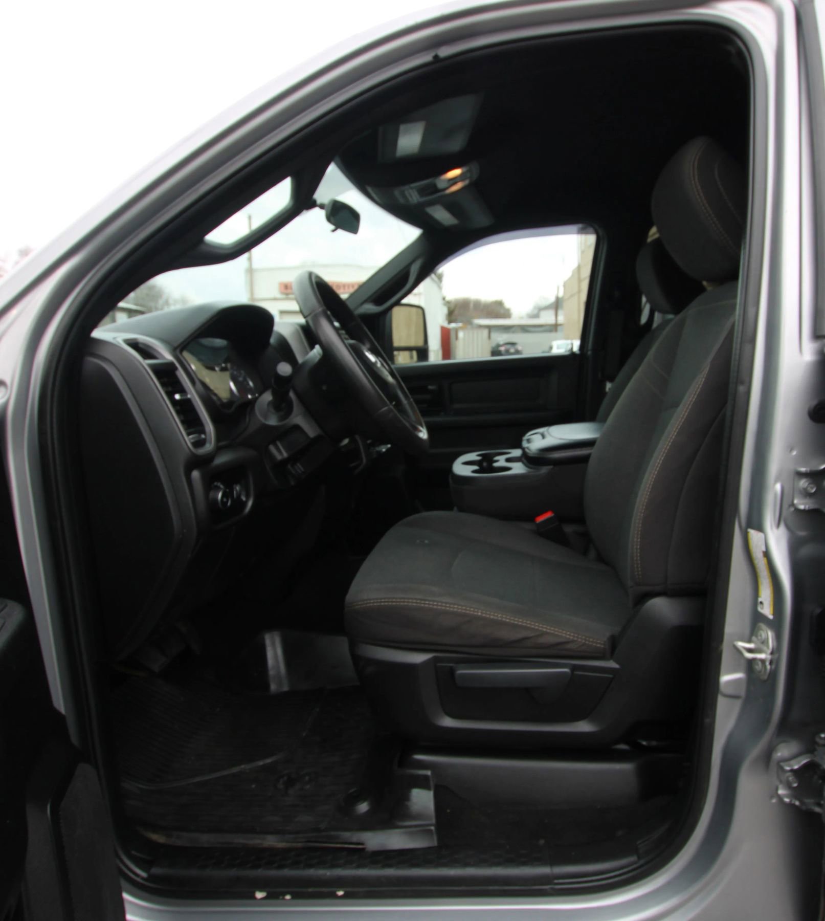 Used 2024 RAM 3500 Tradesman w/ Chrome Appearance Group image 9