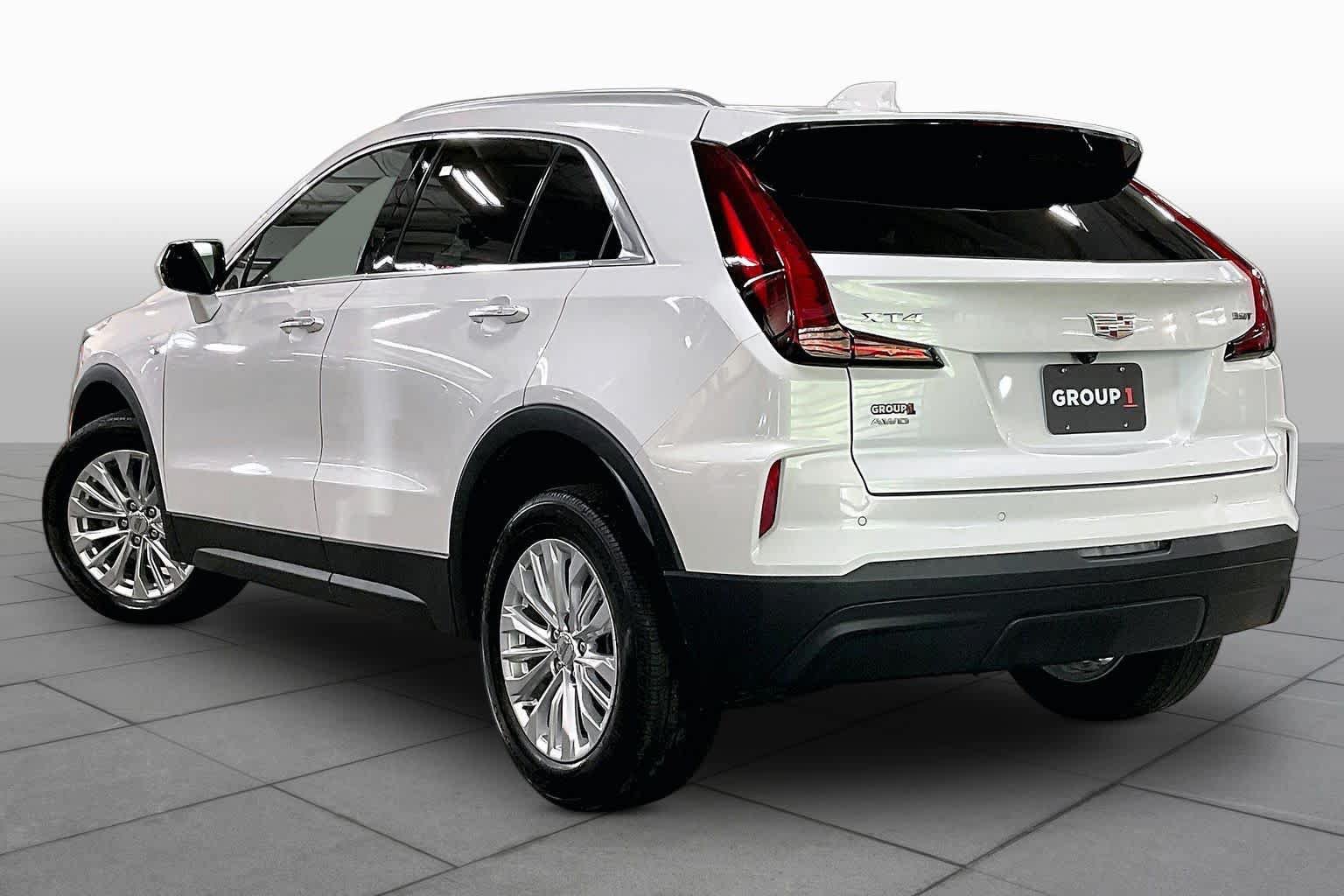 Used 2024 Cadillac XT4 Luxury w/ Cold Weather Package AWD/4WD image 12