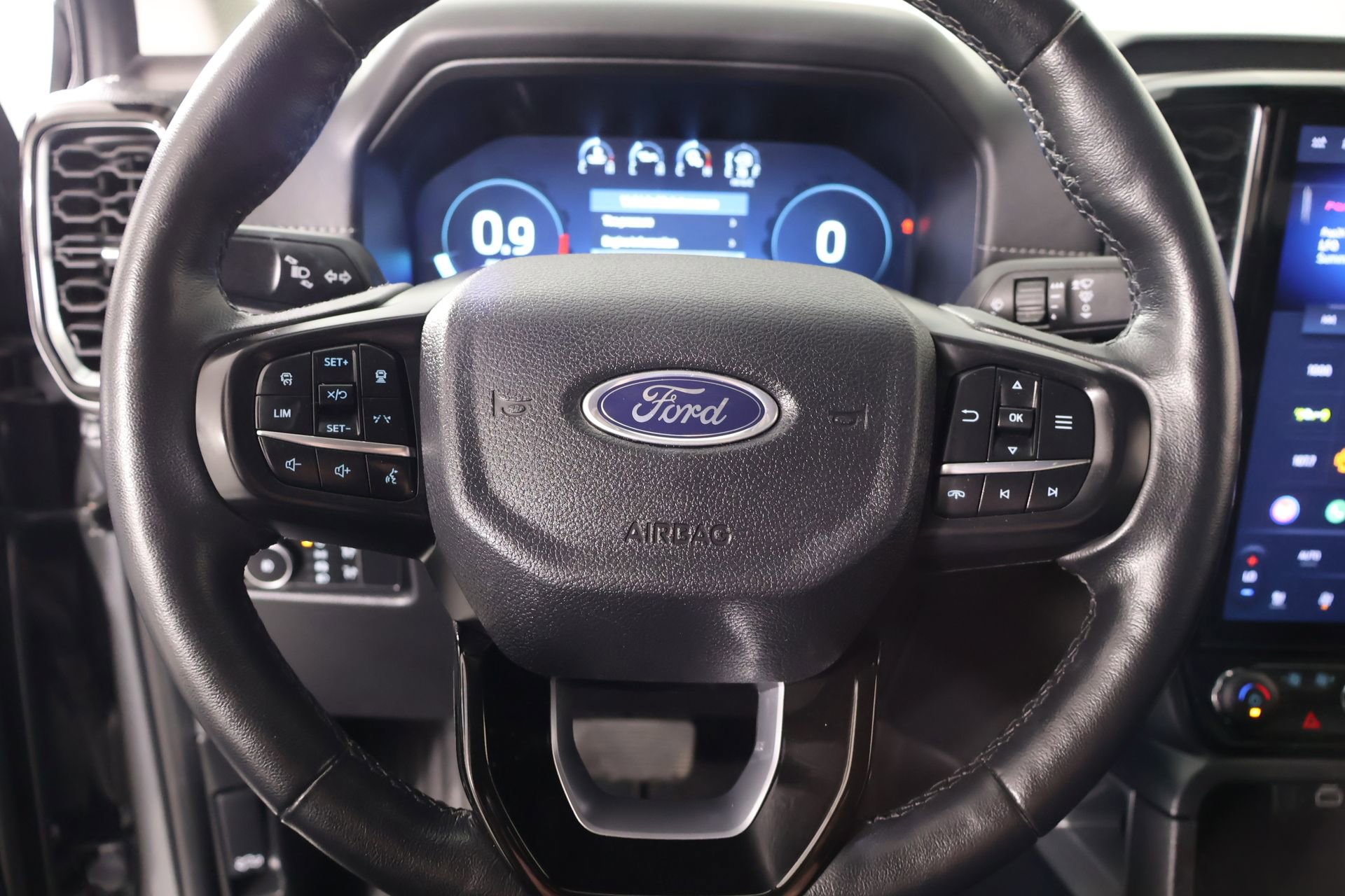 Used 2024 Ford Ranger Lariat w/ Trailer Tow Package RWD image 3