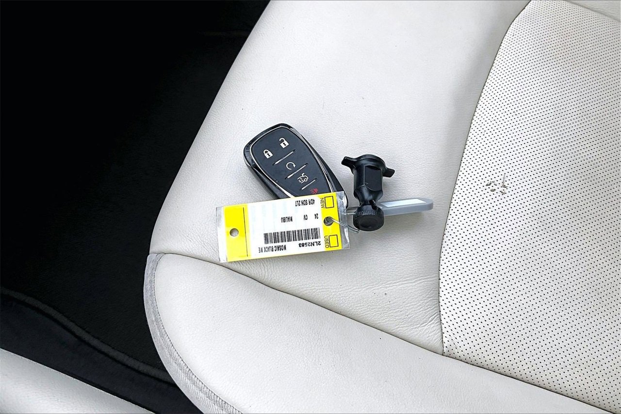 Used 2024 Chevrolet Malibu LT image 31