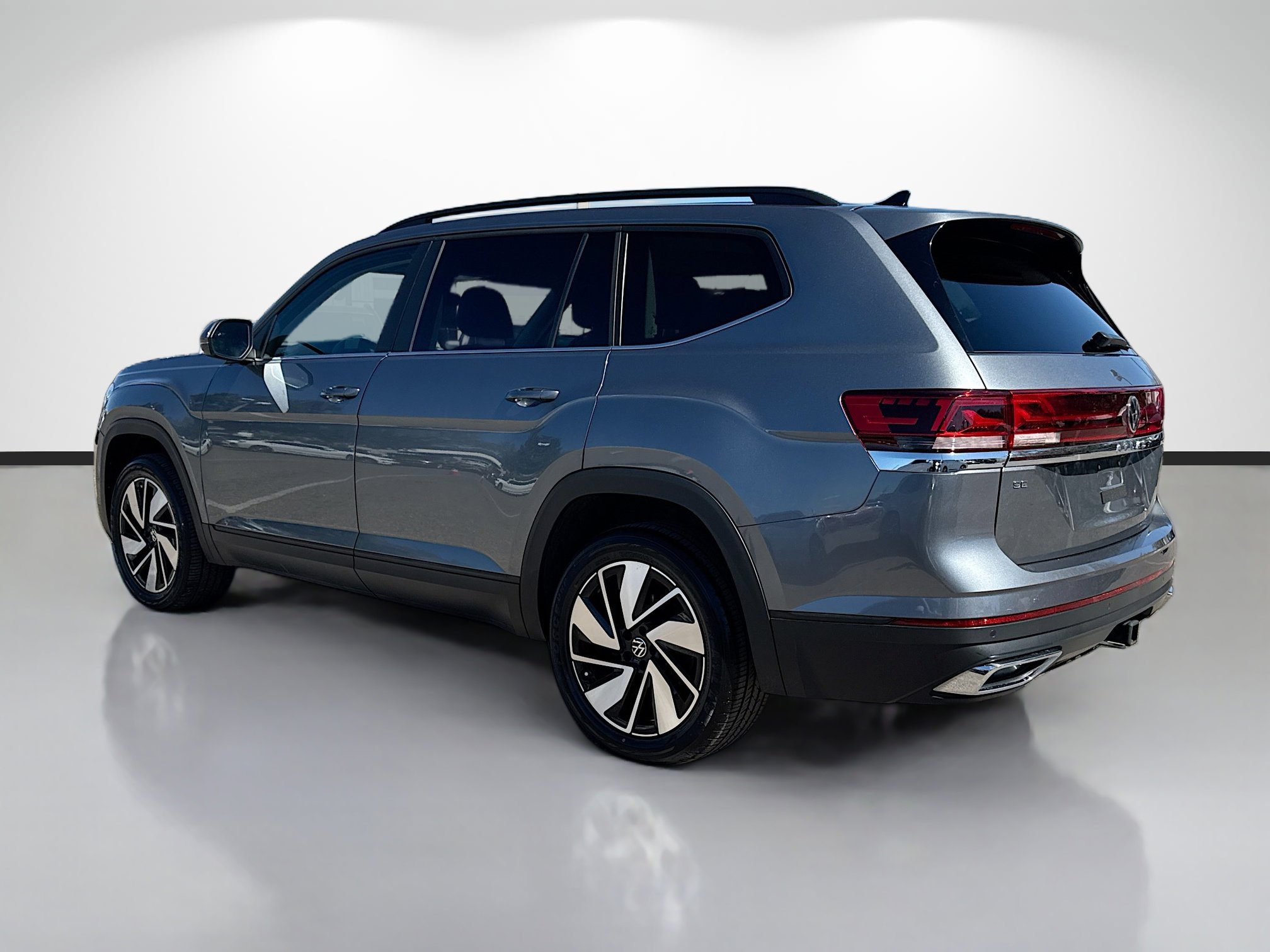 Used 2024 Volkswagen Atlas SE image 5