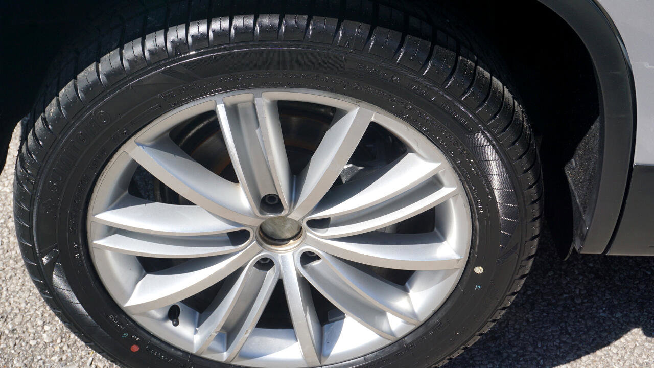 Used 2015 Volkswagen Tiguan SEL image 21