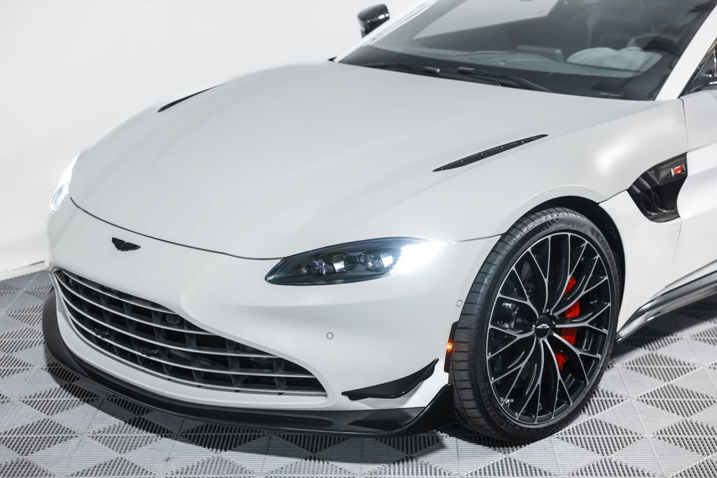 Used 2023 Aston Martin V8 Vantage Coupe RWD image 22