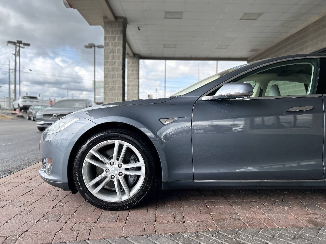 Used 2014 Tesla Model S 85 RWD image 5