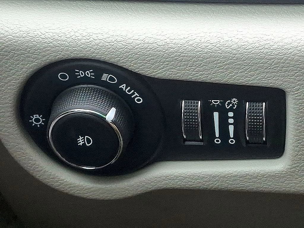 Used 2021 Chrysler Pacifica Limited w/ Premium & Safety Sphere Group image 28