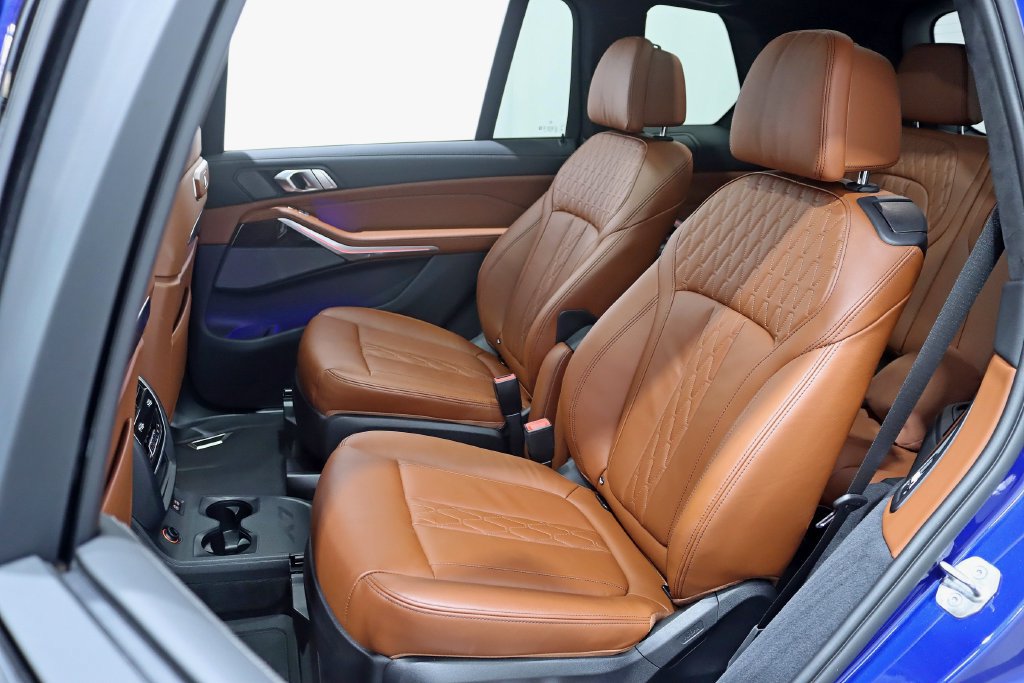 Used 2024 BMW X7 M60i w/ Executive Package AWD/4WD image 32