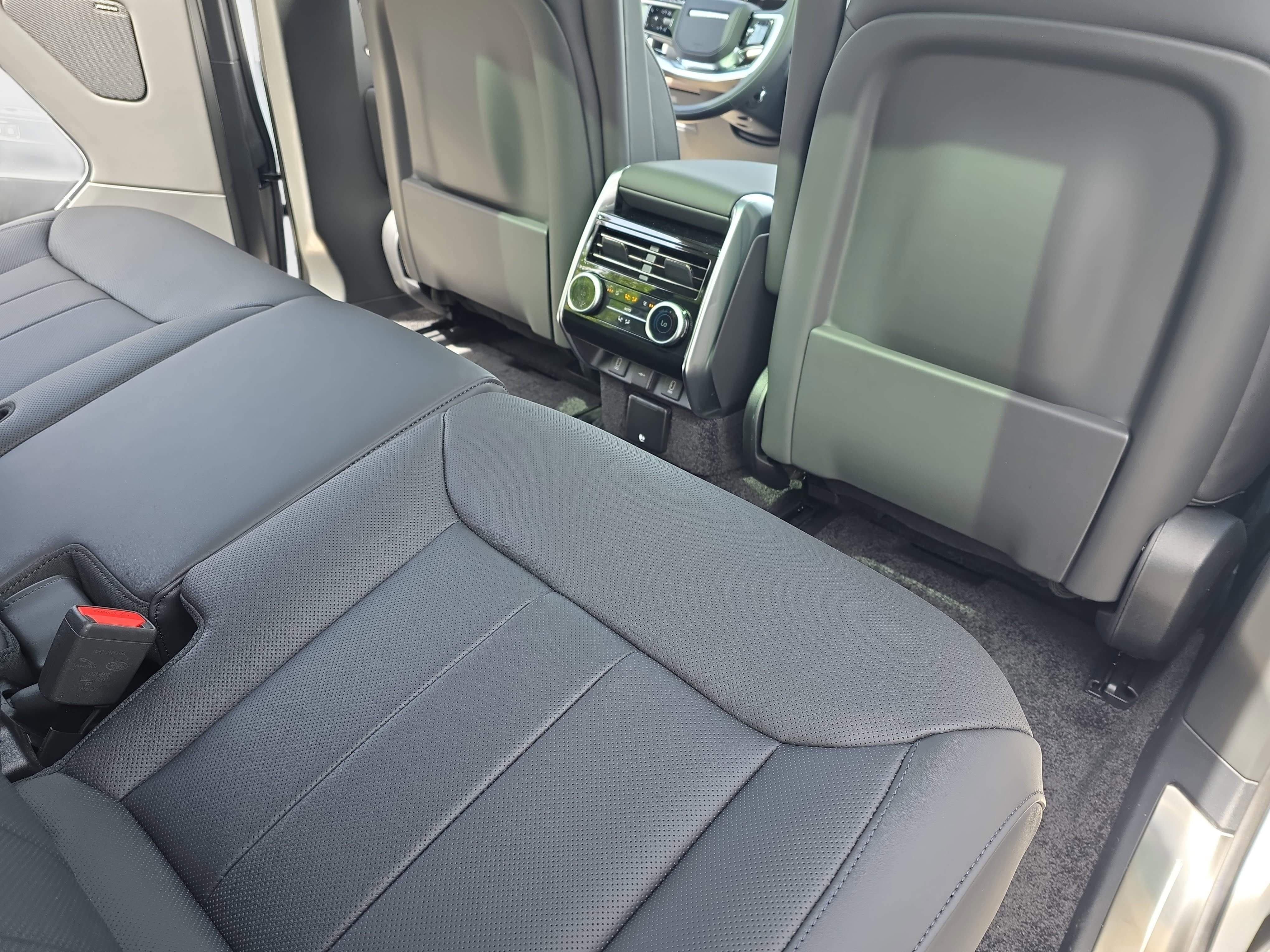 New 2026 Land Rover Range Rover Long Wheelbase SE AWD/4WD image 11