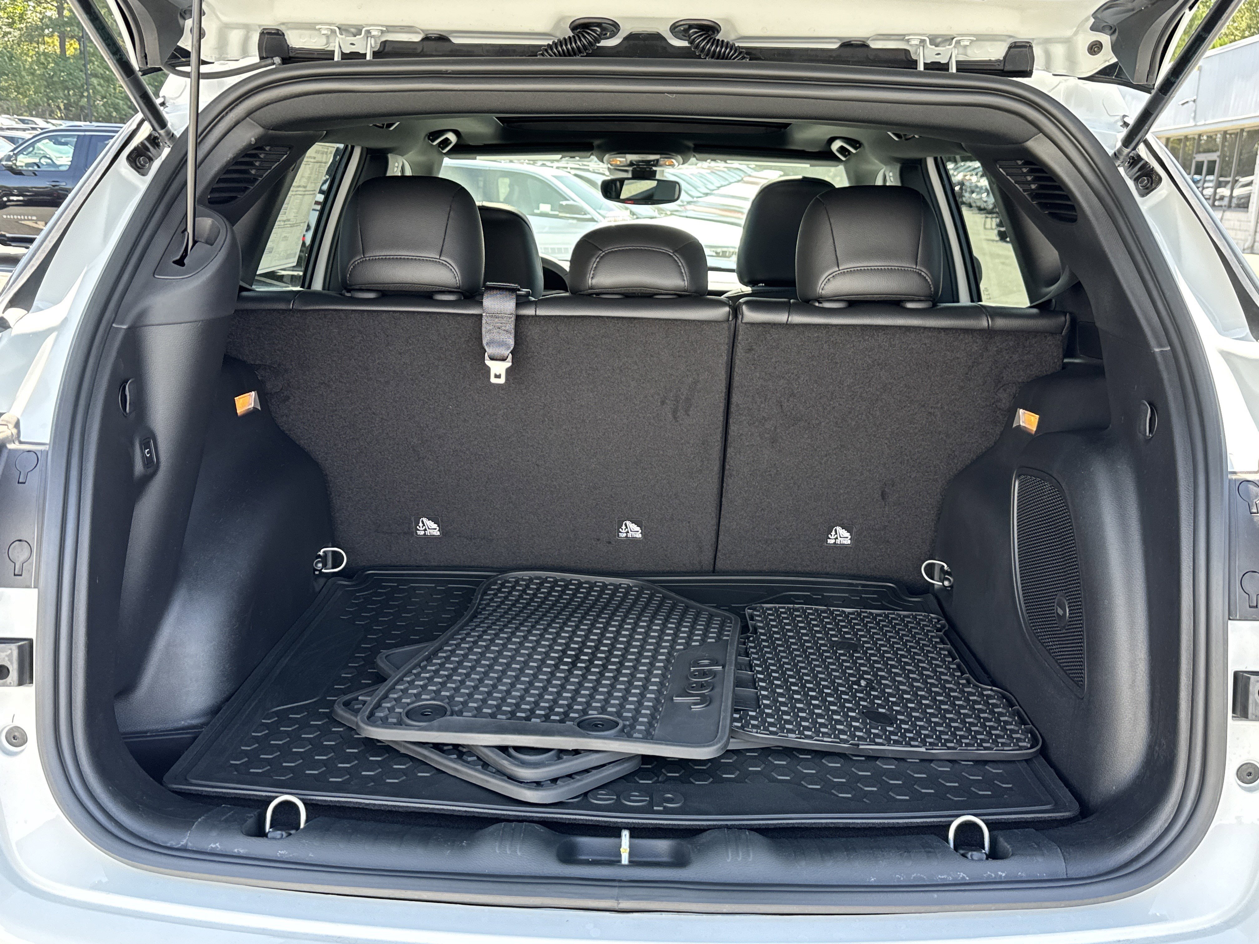 New 2025 Jeep Compass Latitude w/ Sun & Sound Group image 23