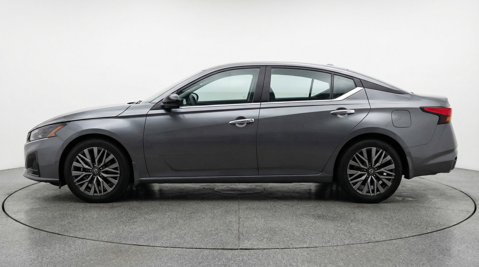 Used 2025 Nissan Altima 2.5 SV image 5