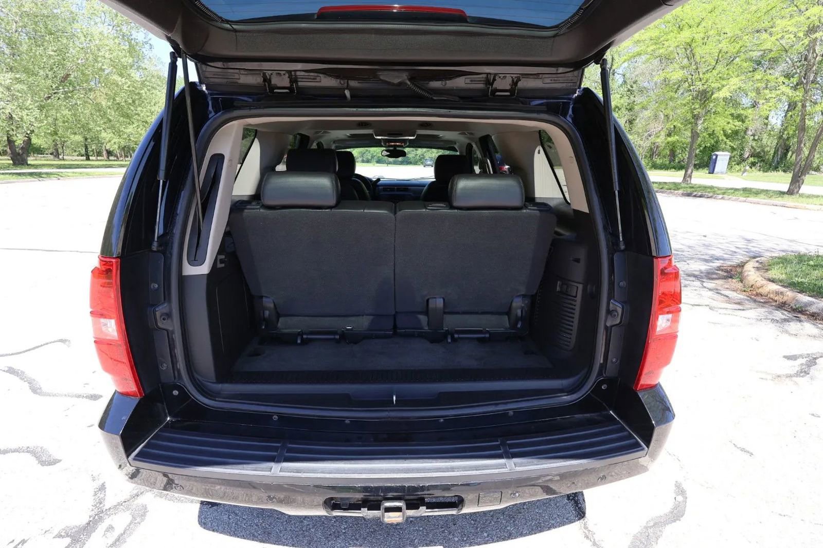 Used 2010 Chevrolet Tahoe LT w/ Luxury Package AWD/4WD image 17